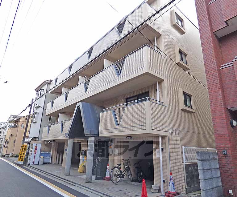 【京都市上京区桐木町のマンションの建物外観】