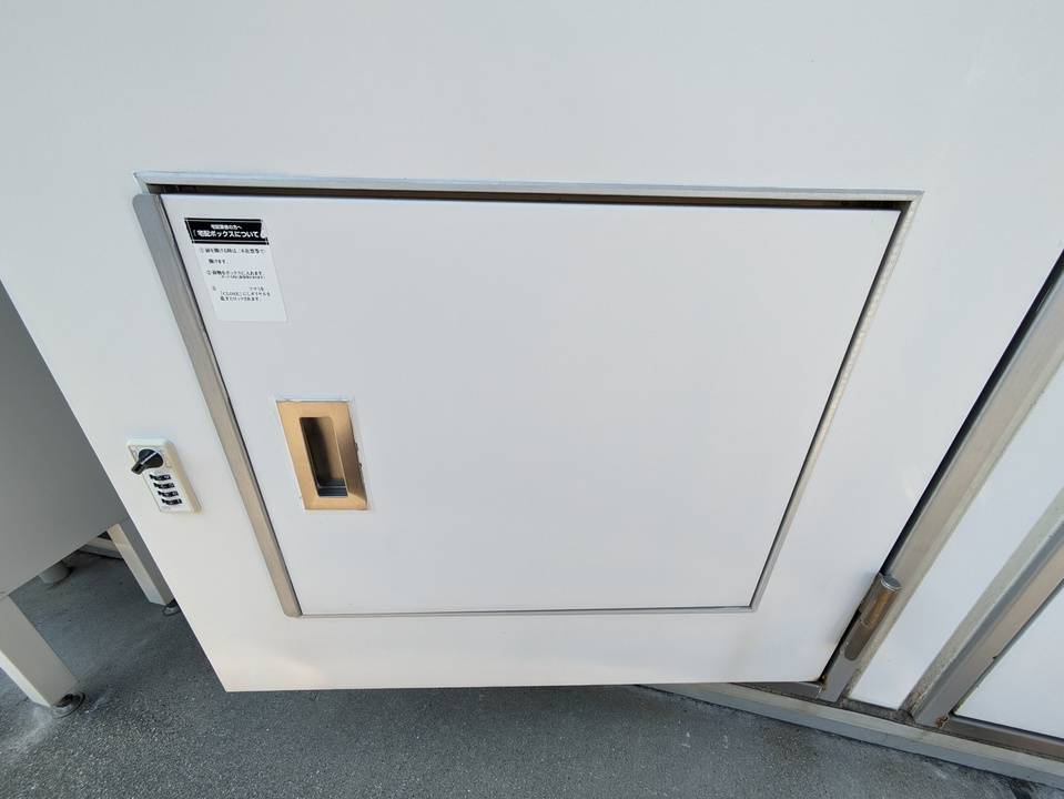 エントランス　宅配ボックス