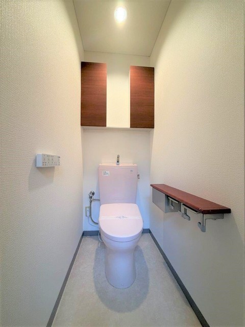 トイレ　温水洗浄暖房便座