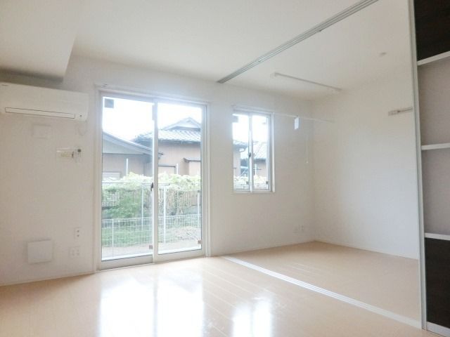 居室・リビング　日当り良好です。