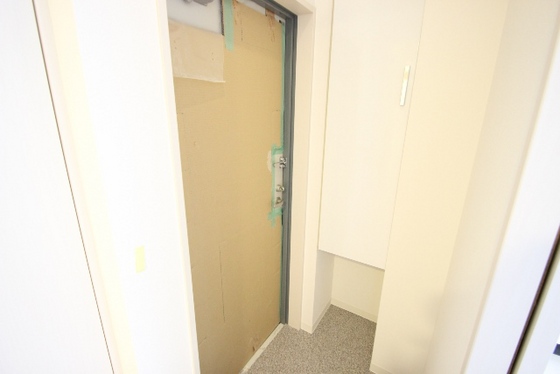 玄関　※別号室の写真です。