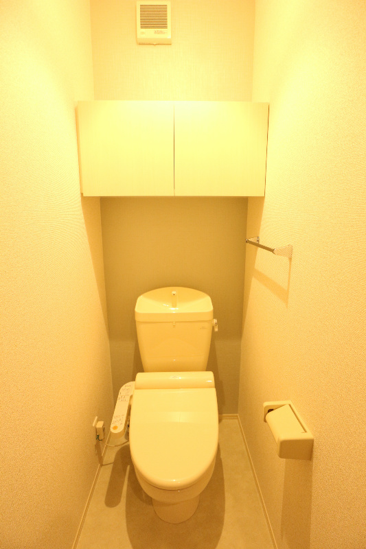 トイレ　温水洗浄便座で冬でもあったか。