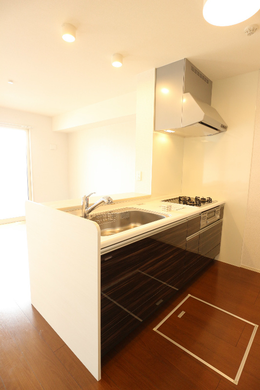 キッチン　3口コンロのシステムキッチン。