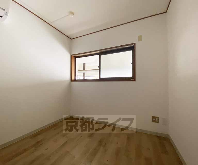 居室・リビング　１９８１年築、清潔感ある物件です。