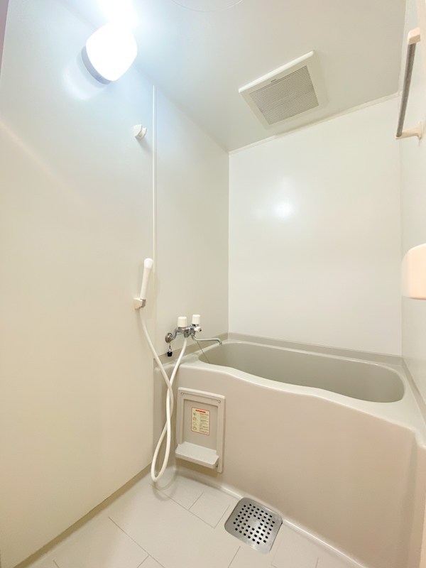 バス・シャワールーム　同物件他室画像です