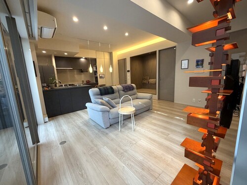 居室・リビング　リビングダイニング（退去前）※家具・什器は撤去いたします。