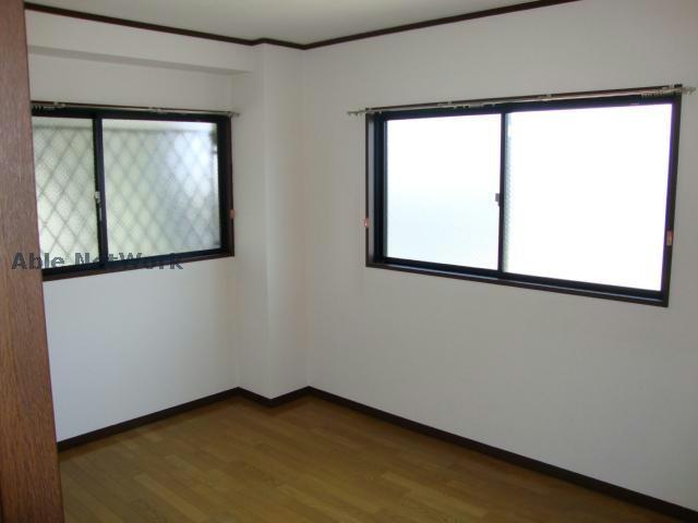 居室・リビング　※同物件別部屋