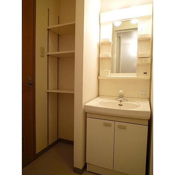 洗面設備　※別部屋の参考写真です。