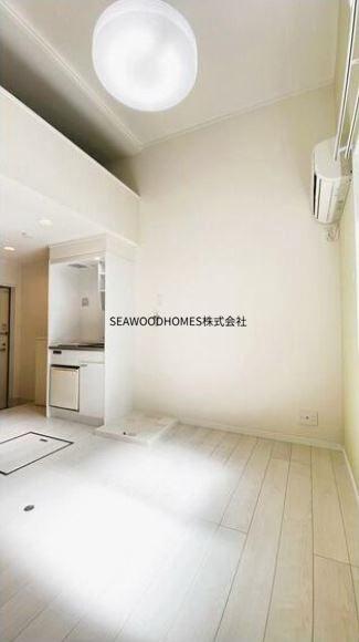 居室・リビング　柱が少なく、家具配置しやすい綺麗な形のお部屋。