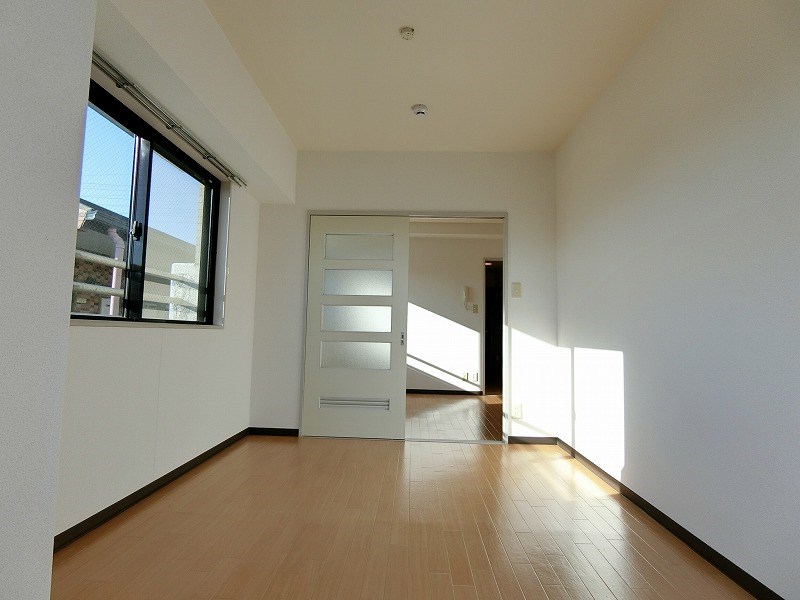 居室・リビング　写真は別部屋のものです。