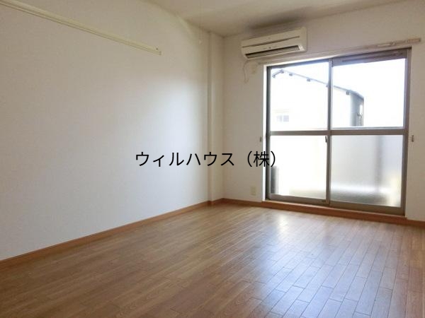 居室・リビング　広々洋室！