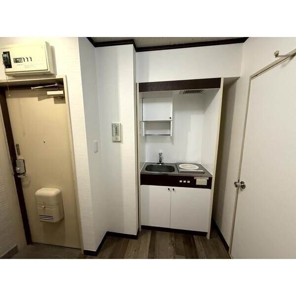 玄関　※別室の参考写真の為、現況優先です。