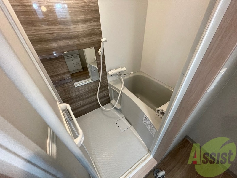 バス・シャワールーム　お風呂になります。一日の疲れを癒してくださいね。