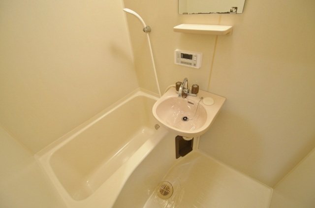 バス・シャワールーム　※別部屋参考写真