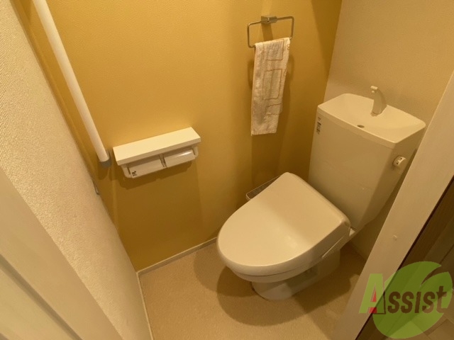 トイレ　こちらはトイレになります。温水洗浄便座で清潔に使用可能です。