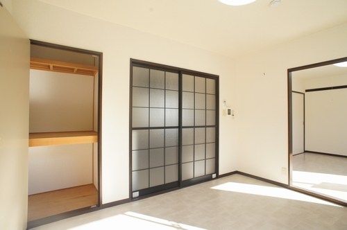 居室・リビング　別号室写真使用