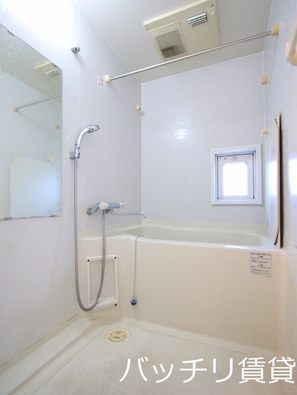 バス・シャワールーム　画像は別号室の為、現状優先になります。