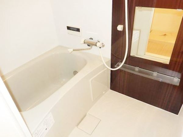 バス・シャワールーム　ゆったり過ごせるお風呂です
