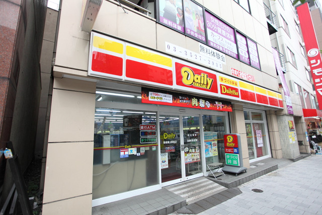 コンビニ　デイリーヤマザキ馬喰横山駅前店（コンビニ）まで128m