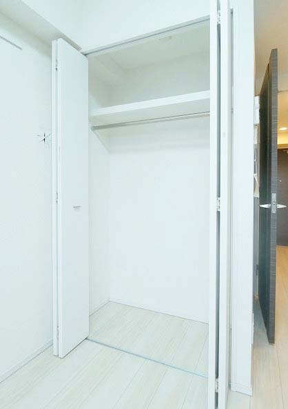 収納　★ハンガーラック付き、上部収納も有り★