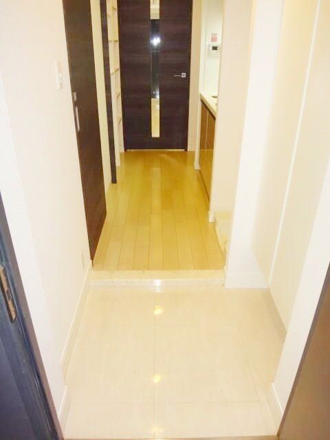 玄関　お部屋探しは株式会社　タウンハウジング　までお気軽にお問合…