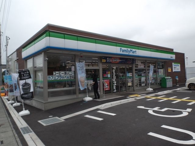 コンビニ　ファミリーマート川越鯨井店（コンビニ）まで412m