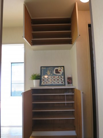 セキュリティ　洋室にはモニター付きドアホン設置