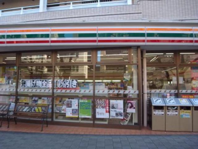 コンビニ　セブンイレブン世田谷桜新町駅前店（コンビニ）まで733m