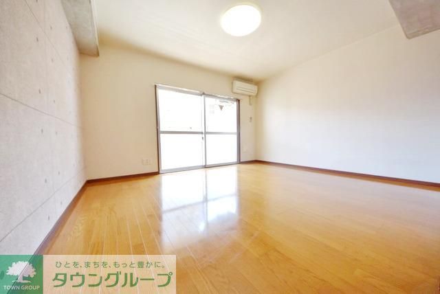 その他部屋・スペース　窓が大きく明るい室内です