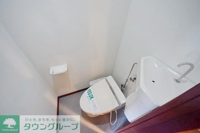 トイレ　洗浄機能付きの便座