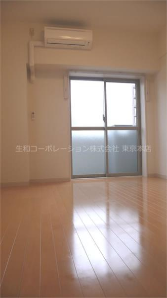 居室・リビング　別号室参考写真です