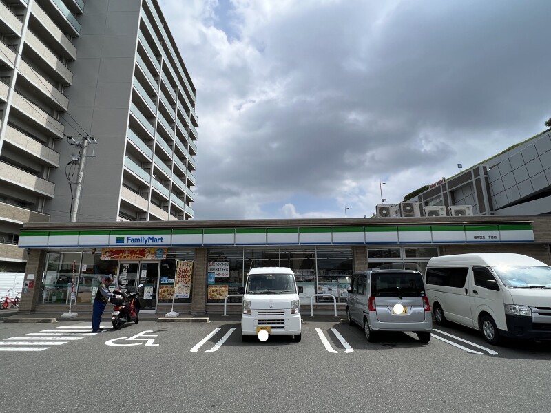 コンビニ　ファミリーマート福岡笹丘一丁目店（コンビニ）まで653m