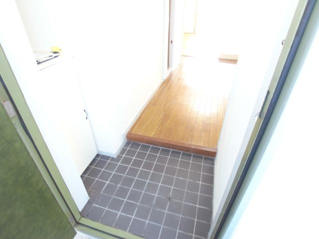 玄関　下駄箱つきが嬉しい