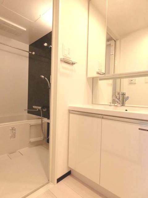 バス・シャワールーム　別部屋参考写真