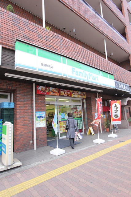 コンビニ　ファミリーマート伝通院前店（コンビニ）まで432m