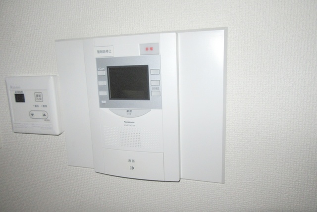 セキュリティ　安心のモニタ付きインターホン完備です♪