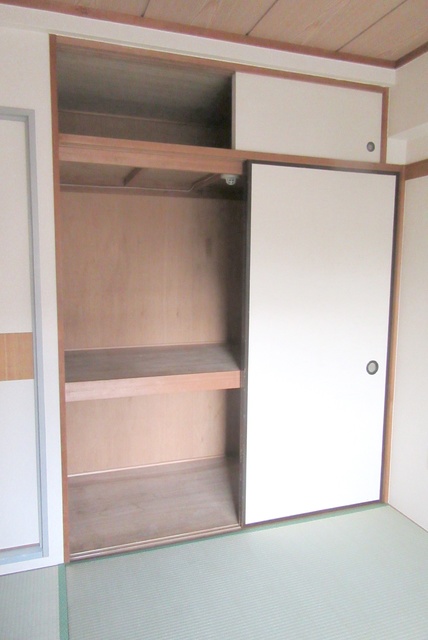 収納　天袋付きの押し入れ完備です♪