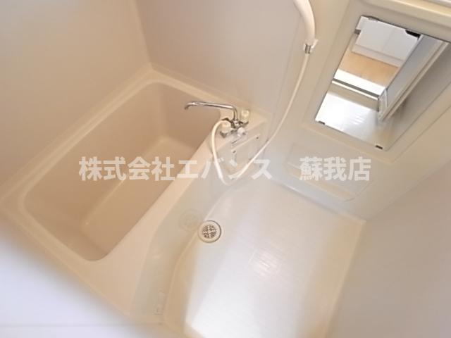 バス・シャワールーム　落ち着いた空間のお風呂です