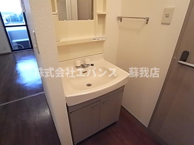 洗面設備　コンパクトで使いやすい洗面所
