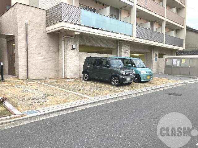 駐車場　敷地内駐車場
