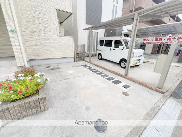 駐車場　駐車場