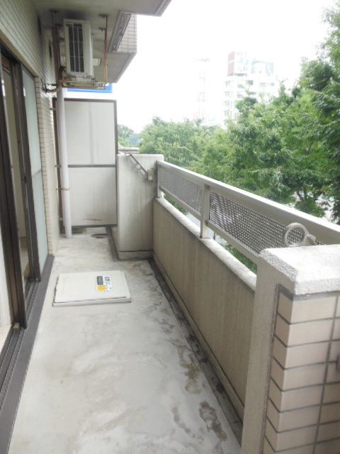 バルコニー　★日の当たる広いバルコニーです★