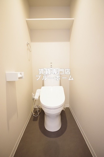 トイレ　温水洗浄付き便座！