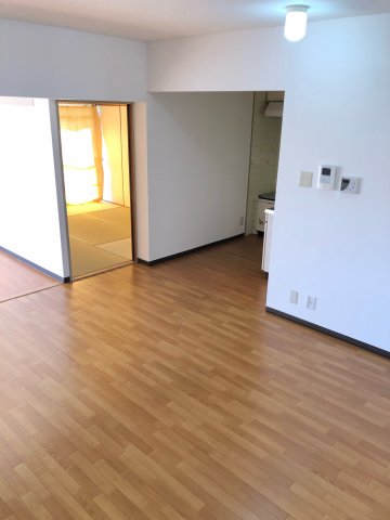 居室・リビング　角部屋住戸で過ごしやすく、おすすめです。