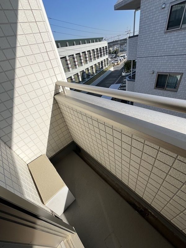 バルコニー　暖かな日差しのふりそそぐバルコニー(参考写真です)