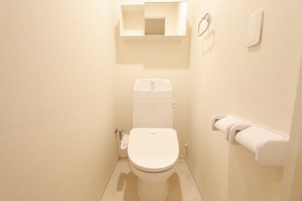 トイレ　温水シャワー付きトイレです