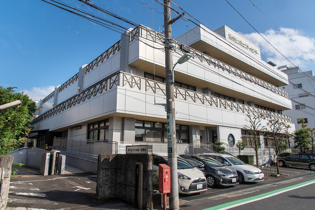 図書館　目黒区立緑が丘図書館（図書館）まで1956m