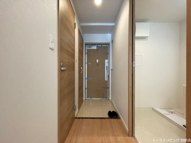 玄関　※同物件別部屋参考画像