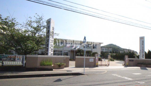 小学校　糸島市立加布里小学校（小学校）まで297m