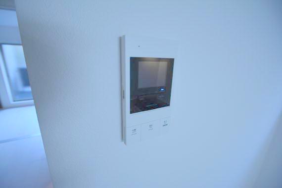 セキュリティ　TVモニターホンで来客が誰か確認してから開けて下さいね